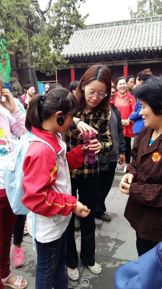 爱心妈妈陪孩子参观孔府孔庙.JPG