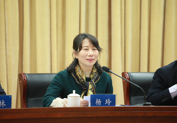 杨玲.png